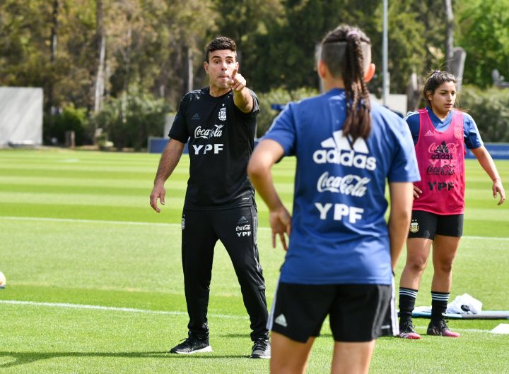 Christian Meloni, entrenador de la Selección Argentina Femenina.