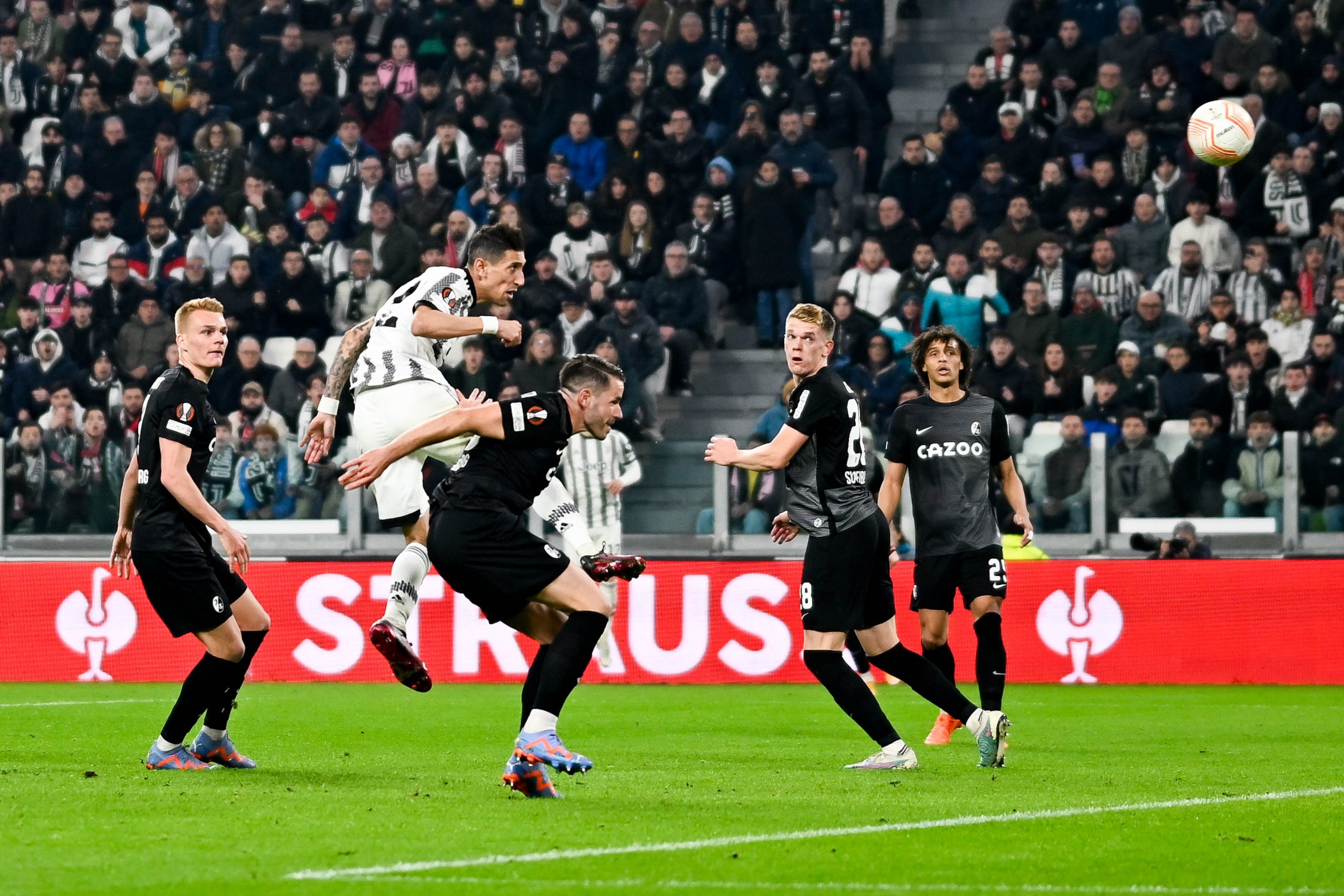 Ángel Di María anotó en el 1 a 0 de la Juventus vs. Friburgo por la Europa League