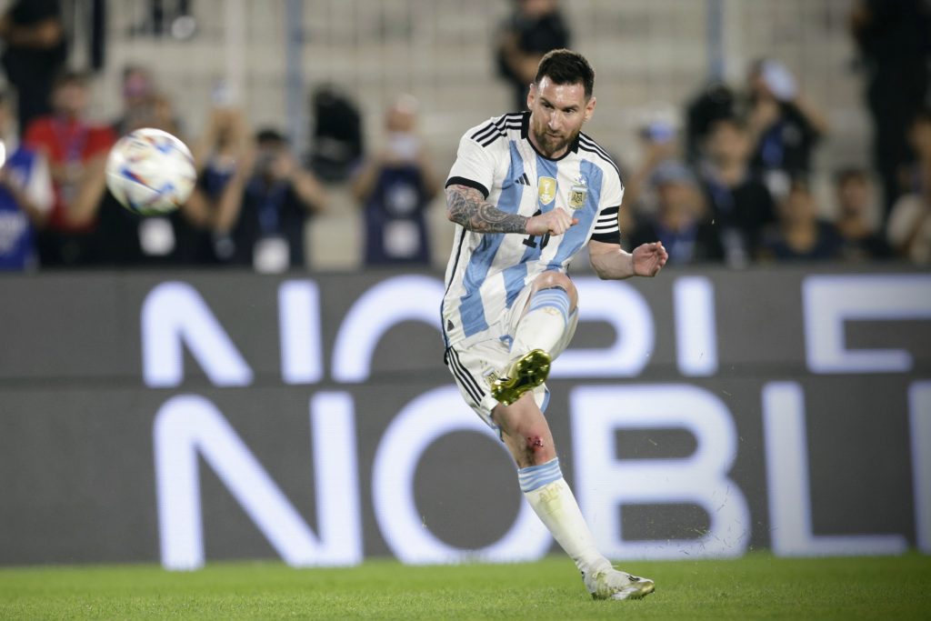 La Selección Argentina venció a su par de Panamá 2 a 0, gracias a los aportes de Thiago Almada y Lionel Messi.