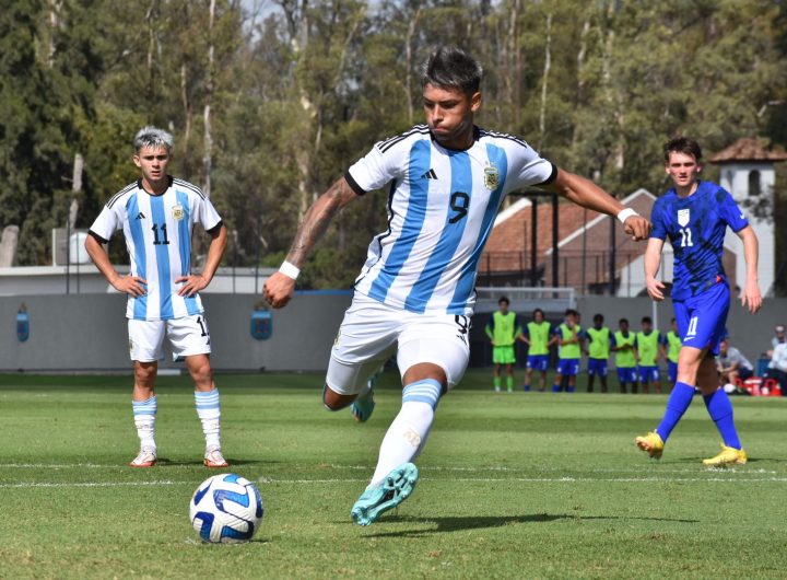 La Selección Argentina en la previa a su viaje a Ecuador se enfrentó a Estados Unidos en un amistoso en la AFA.