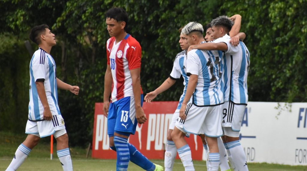 Argentina venció 4 a 0 a Paraguay.