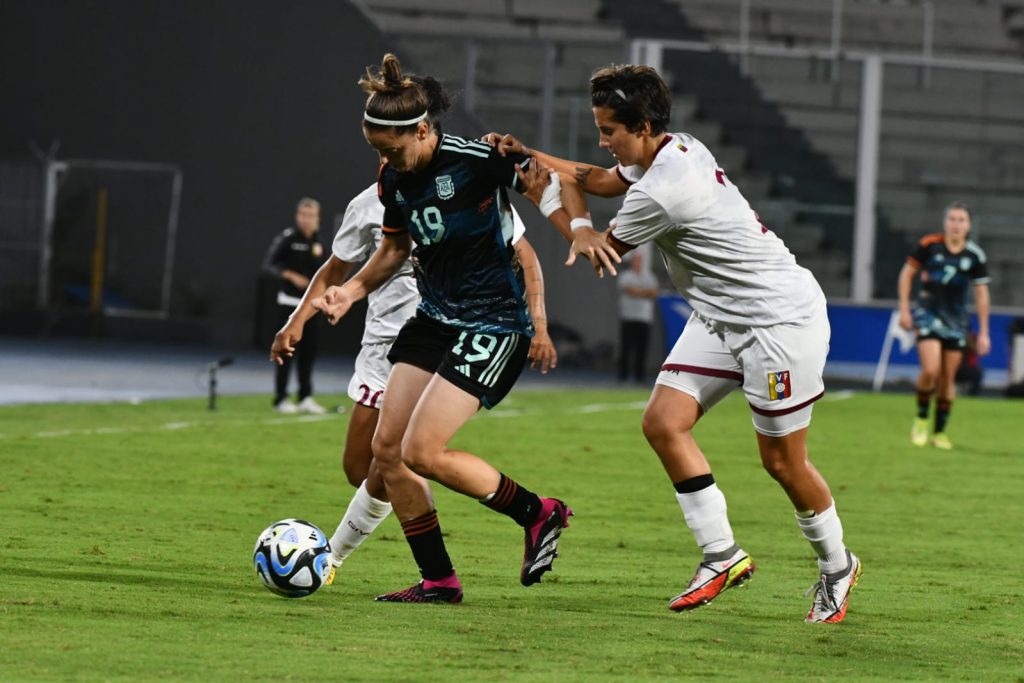 La Selección Argentina Femenina mayor igualó con Venezuela 1 a 1 en un amistoso disputado en el Estadio Mario Alberto Kempes de Córdoba.